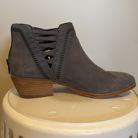 Vince Camuto ankle boot - Picture 4 of 7